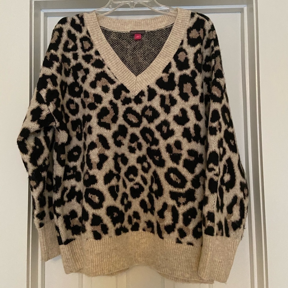 Vince Camuto Oversized V-neck Leopard Sweater Warm Winter Size M - Picture 2 of 4